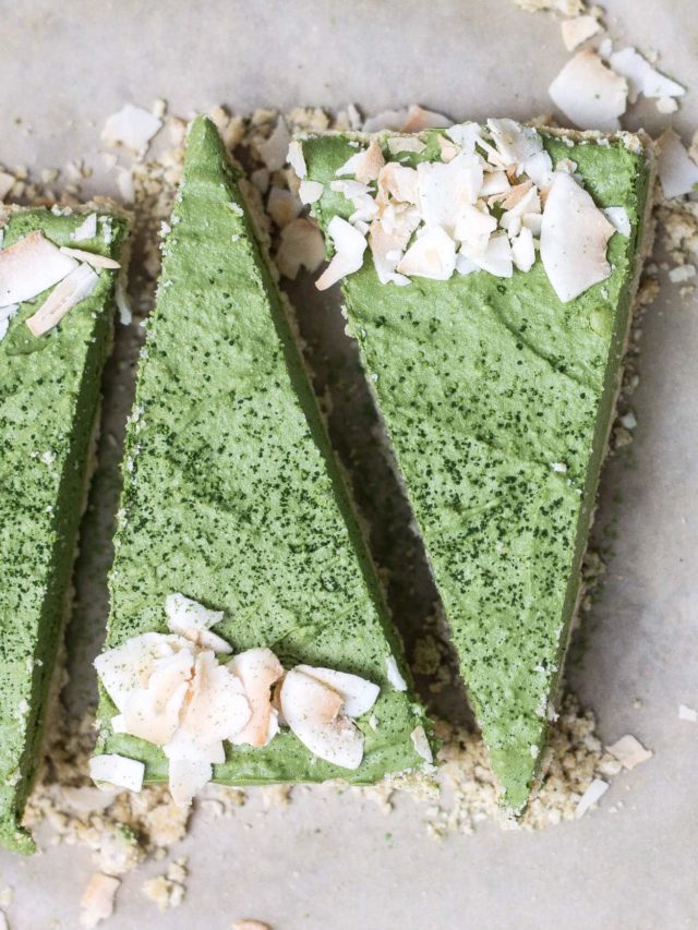 Raw Matcha Coconut Cream Pie (Vegan, Paleo, Refined sugar-free)
