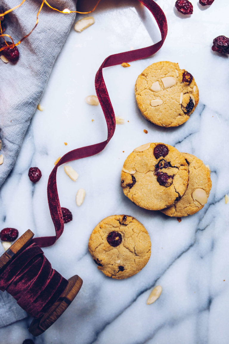 Paleo Cranberry Almond Shortbread Cookies via Food by Mars (gluten-free, grain-free, refined sugar-free)