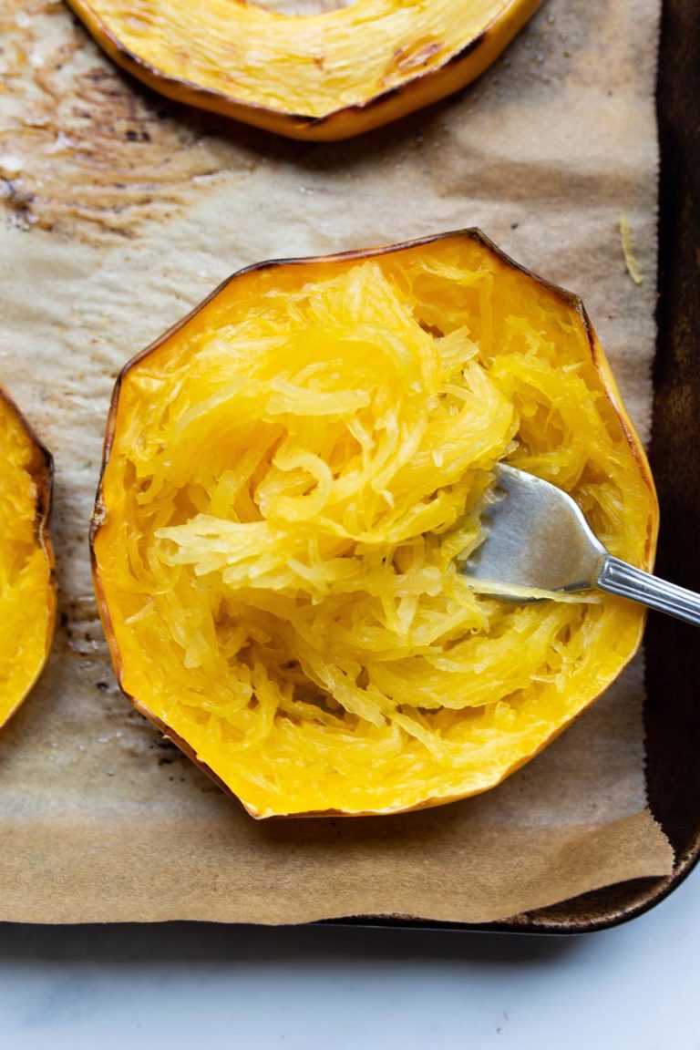 Quick Roasted Spaghetti Squash (my favorite way to do it) via Food by Mars - Paleo, Whole30, AIP