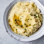 vegan mashed cauliflower that's dairy-free and low-carb