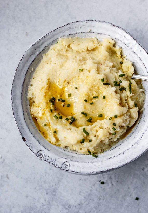vegan mashed cauliflower that's dairy-free and low-carb