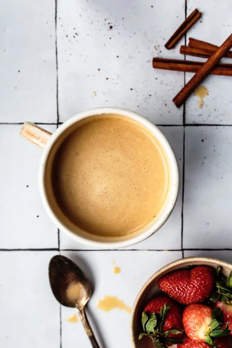 cinnamon vanilla cordyceps latte (caffeine-free, dairy-free)