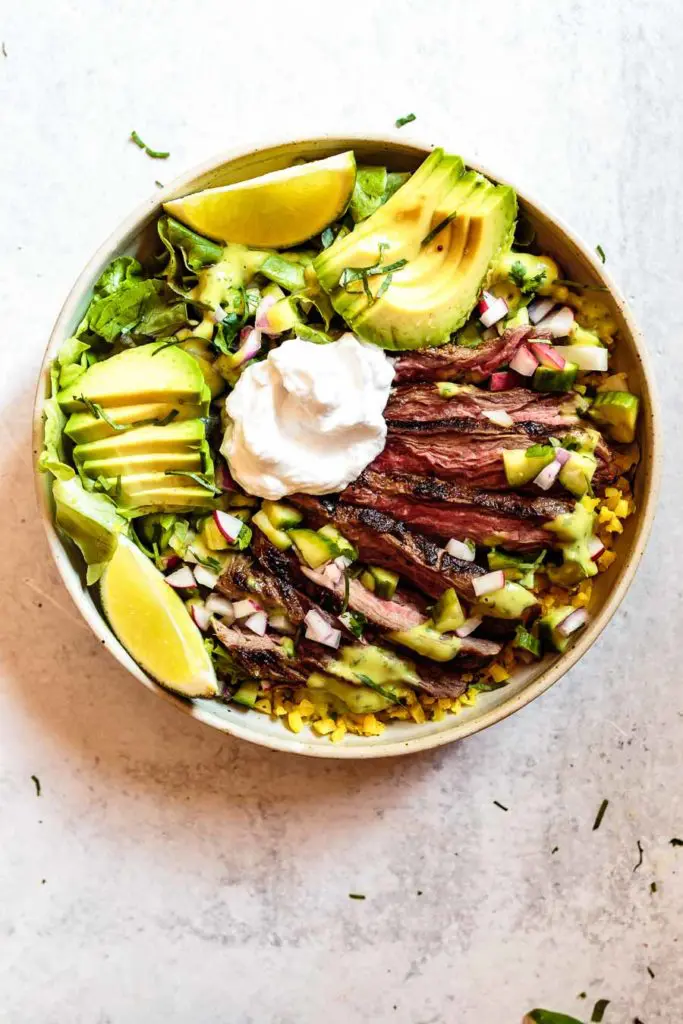This Paleo Carne Asada Bowl recipe is perfect for summer and meal-prep! It's light, yet filling, and packed with fresh flavors.