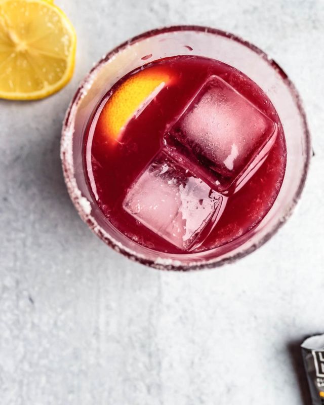 Cheers to health, growth and prosperity in 2022 to you all with this Pomegranate Punch Mocktail! 🥂♥️
⠀⠀⠀⠀⠀⠀⠀⠀⠀
Get the recipe on my blog (link in profile)
⠀⠀⠀⠀⠀⠀⠀⠀⠀
https://foodbymars.com/healthy-pomegranate-punch-mocktail/
#paleo #aip #dryjanuary #happy2022 #pomegranatejuice #mocktail #nonalcoholic
