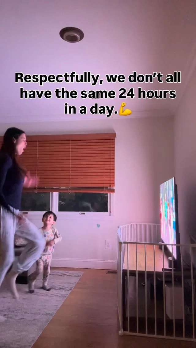 This was last night’s workout with my toddler ala @dannygo_official with a baby gate around my TV 😂

I might be a nutritionist and biz owner, but…

I don’t wake up at 4am to cold plunge and meditate

I don’t have perfectly color coated meal prep containers lining my fridge

I don’t have a gym membership right now

…and don’t ask my clients to either bc they’re equally busy but also need non-negotiable in place to heal and maintain.

Know what’s gotta get done, prioritize it… and for frick sake have some fun in the process 🫶🏼

PROGRESS > PERFECTION everytime

✅I’ll be over here with my 20-min meal preps (comment PREP for the link)
✅Protein goals on lock beginning with breakfast and blood sugar balancing meals
✅Getting as many steps as I can, preferably outside when I don’t live in an icy tundra (Heyyyyy New York), 5-10K please
✅Early bedtime bc sleep is magic
✅Tight yet effective supplement stack

#ibs #hashimotos #autoimmunedisease #aipdiet #pcos